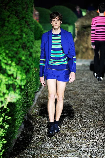Look 15